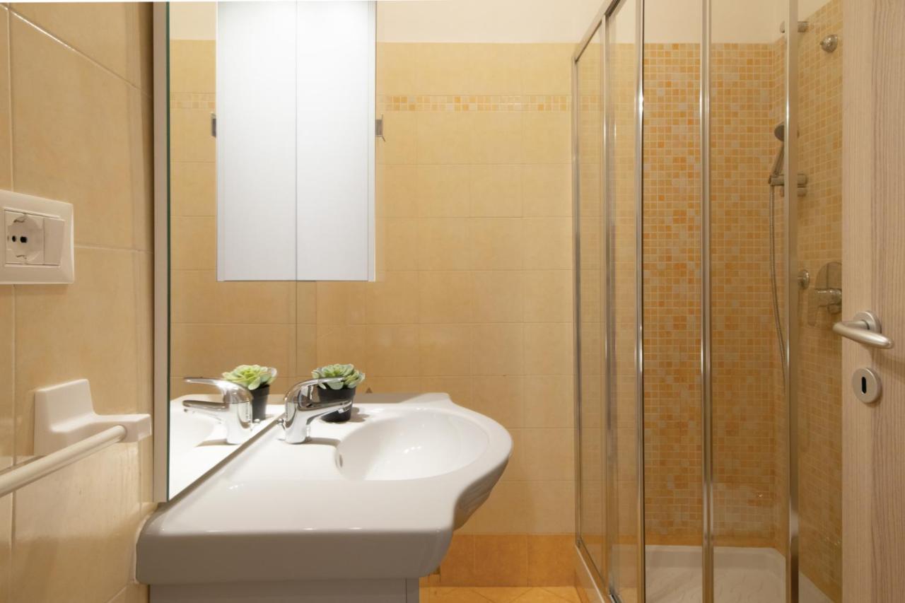 Sunflower Apartment Rapallo Bagian luar foto